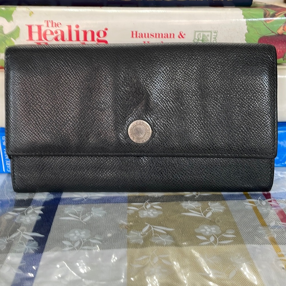🎁PRICE REDUCED BLACK BVLGARI BIFOLD/WALLET. PRELOVED JUST 3X (FREE GIFT 🎁